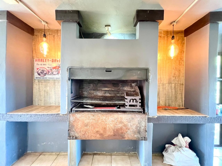 5 Bedroom Property for Sale in Paradise Beach Eastern Cape